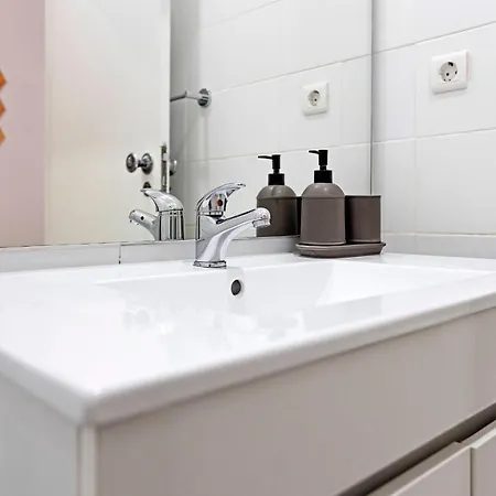 Amazing In Downtown By Lovelystay Apartment Porto