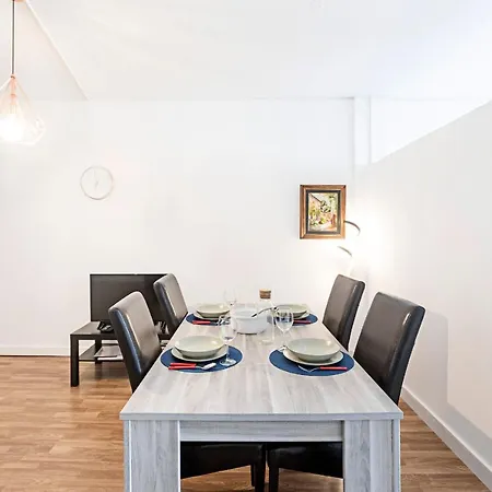 Amazing In Downtown By Lovelystay Apartment Porto